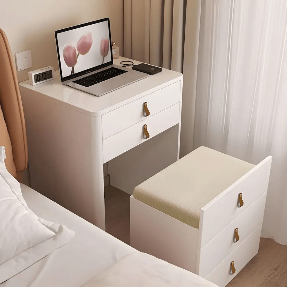 Ivory – Sminkbord med fällbar spegel