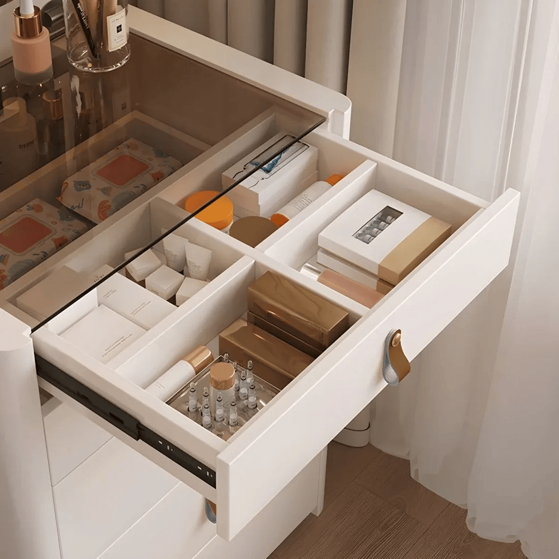 Ivory – Sminkbord med fällbar spegel