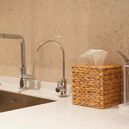 Västkust - Flätad servett- och mjukpappershållare i naturmaterial