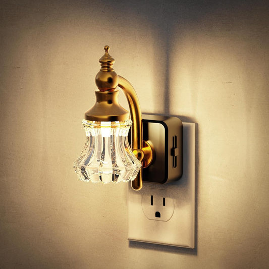 Gyllenljus - Elegant vägglampa för direktuttag med mönstrad glaskupa i vintagestil